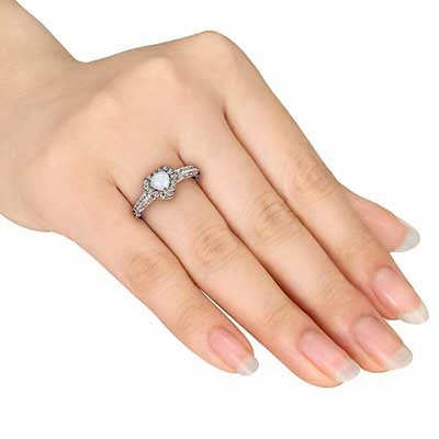 Opal hình trái tim 5.0mm và 1/8 CT. T.W. Nhẫn khung kim cương bằng bạc