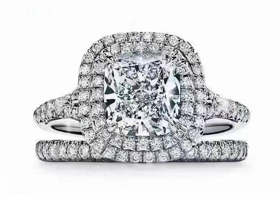 Bộ nhẫn cưới OEM Đệm cắt Halo với 66 chiếc 1,2ct kim cương