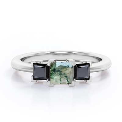 Minimalist Square V-Prong - 0,45 TCW Princess Cut Moss Green Agate with Lab Created Black Diamond - Three-Stone Engageme