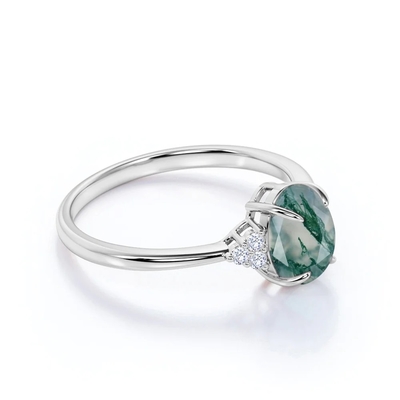 Nhẫn cổ điển 7 viên đá 1.1 carat hình bầu dục cắt mã não xanh rêu và nhẫn cưới chuôi trơn kim cương bằng vàng trắng