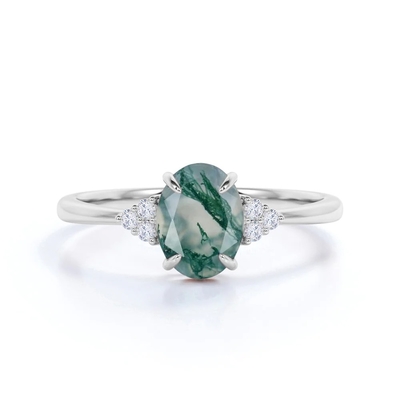 Nhẫn cổ điển 7 viên đá 1.1 carat hình bầu dục cắt mã não xanh rêu và nhẫn cưới chuôi trơn kim cương bằng vàng trắng