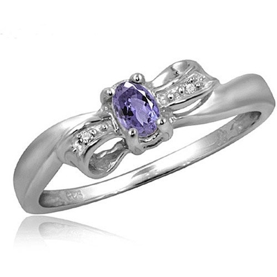 Tanzanite 0,25 carat với trang sức nhẫn bạc sterling có điểm nhấn là kim cương trắng