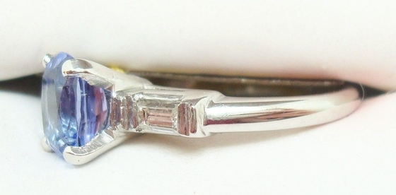 Nhẫn Tanzanite tự nhiên hình bầu dục bằng vàng trắng 14k đính kim cương