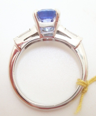 Nhẫn Tanzanite tự nhiên hình bầu dục bằng vàng trắng 14k đính kim cương