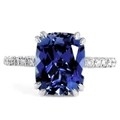 Blue Oval Lab đã tạo ra nhẫn năm viên đá sapphire và kim cương bằng bạc