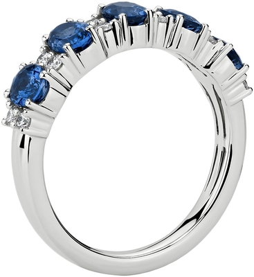 Blue Oval Lab đã tạo ra nhẫn năm viên đá sapphire và kim cương bằng bạc