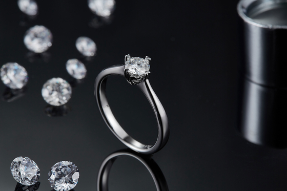 9K với trang sức Moissanite khảm bạc Nhẫn nữ tối giản