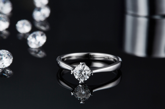 9K với trang sức Moissanite khảm bạc Nhẫn nữ tối giản