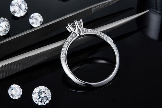 Trang sức kim cương trắng Moissanite và Sapphire Platineve Nhẫn nữ đính hôn