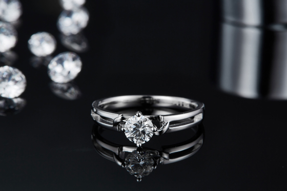 Trang sức kim cương Moissanite và Sapphire Platineve hình vuông màu trắng Nhẫn nữ bằng bạc1.94CTW