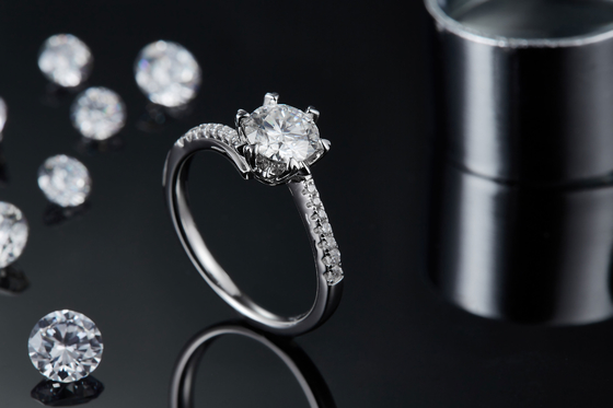 1.30CT Trắng Moissanite Và Sapphire Platineve CZ Trang Sức Đính Hôn Nữ Nhẫn