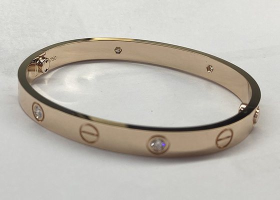 Vòng đeo tay trang sức bằng vàng nguyên khối 18K rộng 6,1mm 0,42carat với 4 viên kim cương