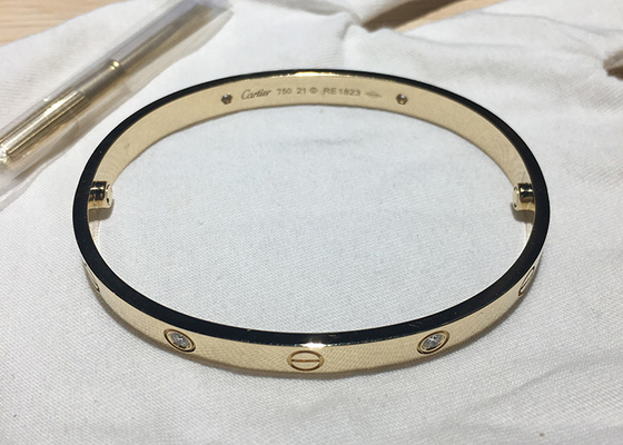 Vòng đeo tay trang sức bằng vàng nguyên khối 18K rộng 6,1mm 0,42carat với 4 viên kim cương