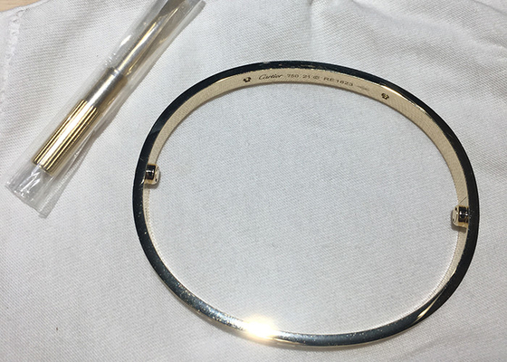 Vòng đeo tay trang sức bằng vàng nguyên khối 18K rộng 6,1mm 0,42carat với 4 viên kim cương