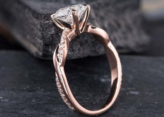 Nhẫn đính hôn hình bầu dục Mossianite 2,5ct Chất liệu vàng hồng 18K