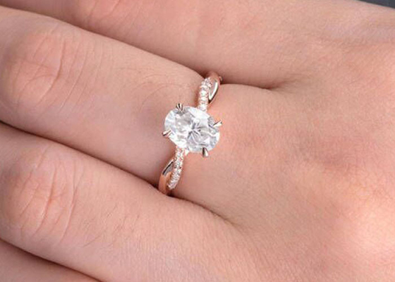 Nhẫn đính hôn hình bầu dục Mossianite 2,5ct Chất liệu vàng hồng 18K