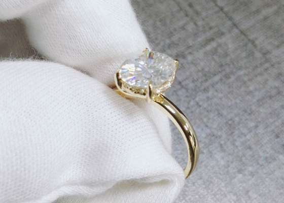 1.5ct Oval Cut Lab Grown Moissanite Ring Chất liệu vàng 14K Kích thước 0,7 × 0,9cm