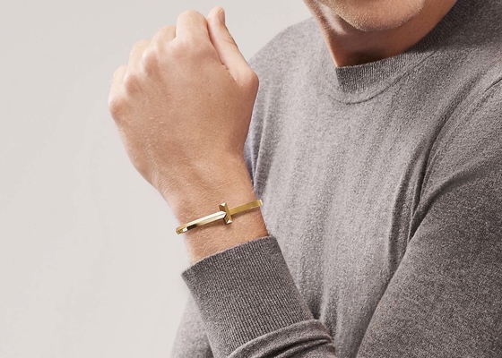Vòng đeo tay bản lề kim cương rộng 18K T1 Trọng lượng 43,31g cho Lễ kỷ niệm