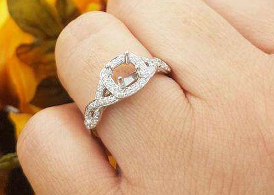 0,38ct 1,3mm 14k Nhẫn bán gắn kết bằng vàng trắng 14k Đệm cắt cho sinh nhật
