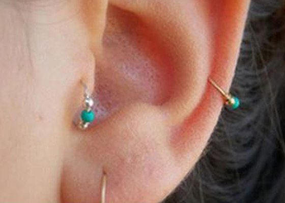 Mũi bằng vàng 18K rắn chắc xuyên qua hình dạng Mặt trời Mặt trăng với 0,06ct viên kim cương tự nhiên SI2 ODM
