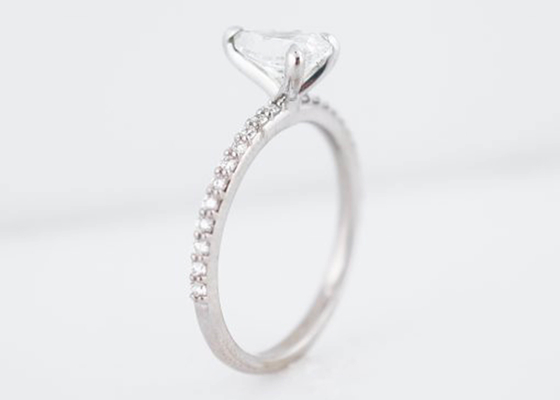 Nhẫn trang sức kim cương thật bằng vàng trắng 1.33ct Cắt lê PS 6 × 8mm để đính hôn