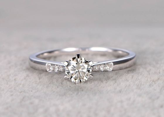 Nhẫn trang sức kim cương thật Moissanite 5mm Chất liệu vàng trắng ODM cho đeo hàng ngày