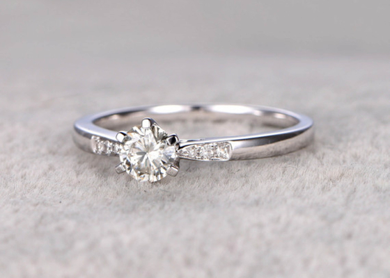 Nhẫn trang sức kim cương thật Moissanite 5mm Chất liệu vàng trắng ODM cho đeo hàng ngày
