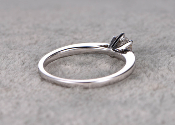 Nhẫn trang sức kim cương thật Moissanite 5mm Chất liệu vàng trắng ODM cho đeo hàng ngày