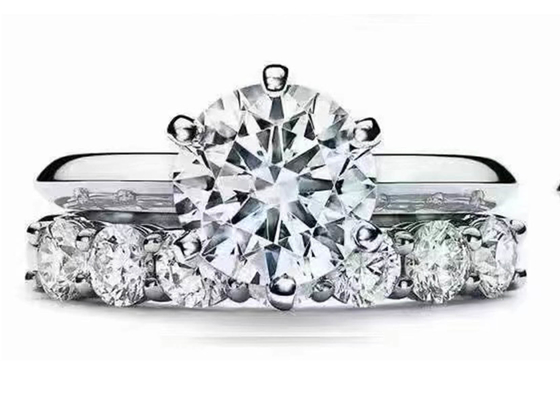 Nhẫn đính hôn vàng trắng 18k cắt tròn 5mm với 8 viên kim cương ODM