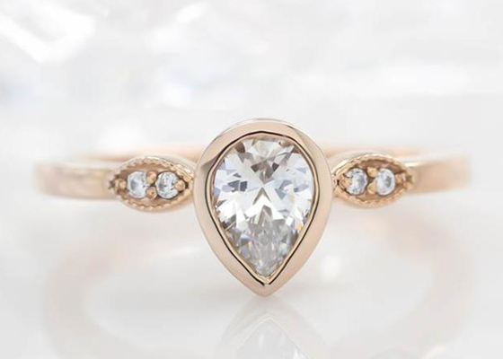 Nhẫn Moissanite vàng 10k 0,77carat, Nhẫn đính hôn Solitaire vàng Kích thước 5 × 7mm