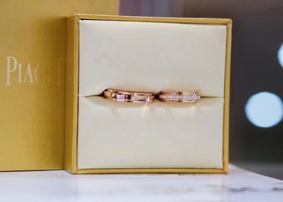 Vòng trang sức bằng vàng nguyên khối 18K rộng 4mm với viên kim cương trọng lượng 0,35ct