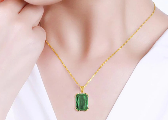 Dây chuyền vàng 14K cổ điển 2,67ct 8 × 10mm với mặt dây chuyền ngọc lục bảo tự nhiên