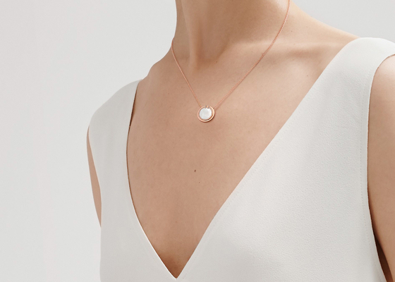 Kim cương 0,05ct và Mặt dây chuyền vòng tròn Mẹ của Ngọc trai Chất liệu vàng hồng 18k OEM